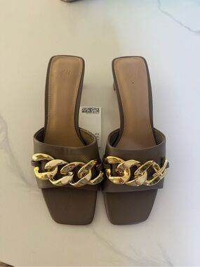 H&M Taupe Slide Sandals with Gold Chain Accent Size 7